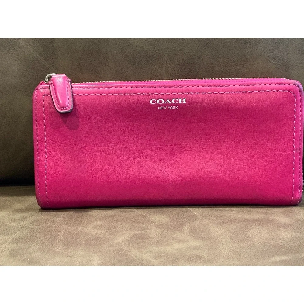 Coach‎ Wallet Women's Fuchsia Legacy Leather Slim Zip Around Clutch Organizer